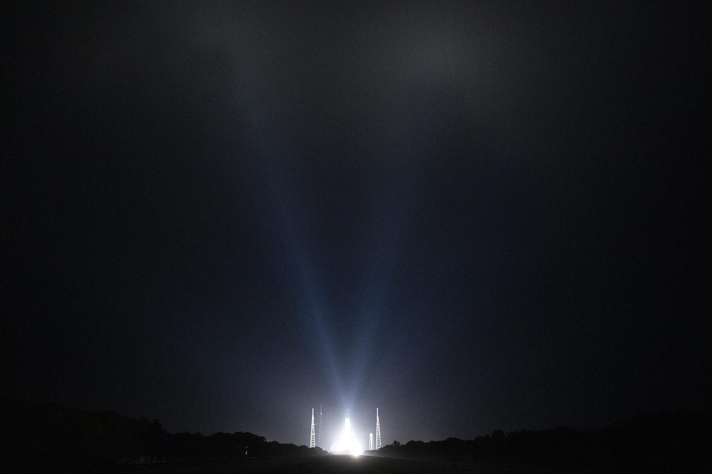 NASA团队为阿特米斯一号（Artemis I）湿式排练进行通宵作业 - 1