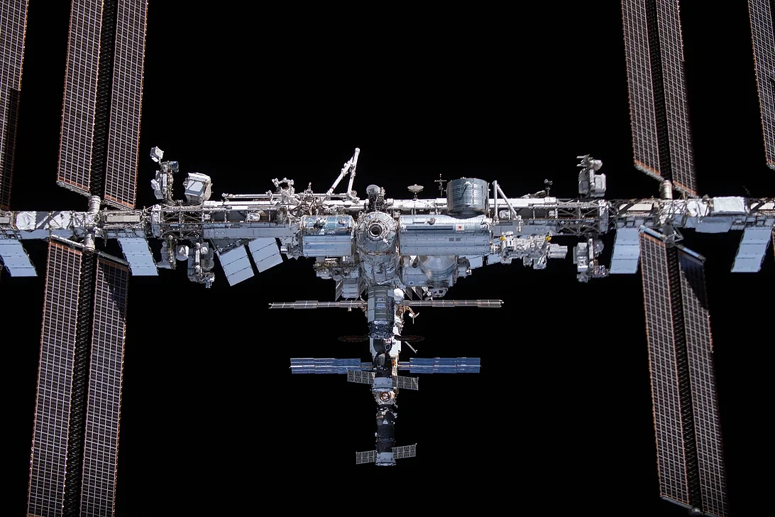 NASA公布新一批ISS近照：摄于Crew-2返回地球任务期间 - 5