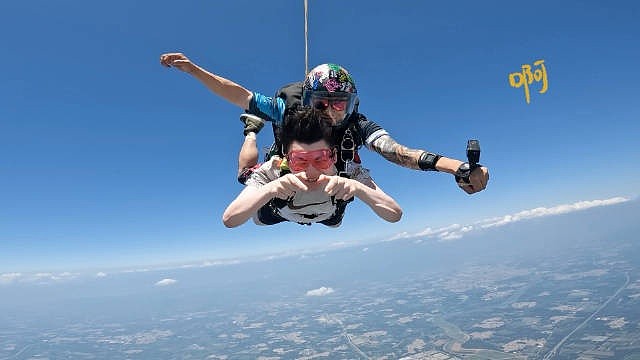LGD分享Fearness跳伞Vlog：征服天空小目标初步达成 - 1
