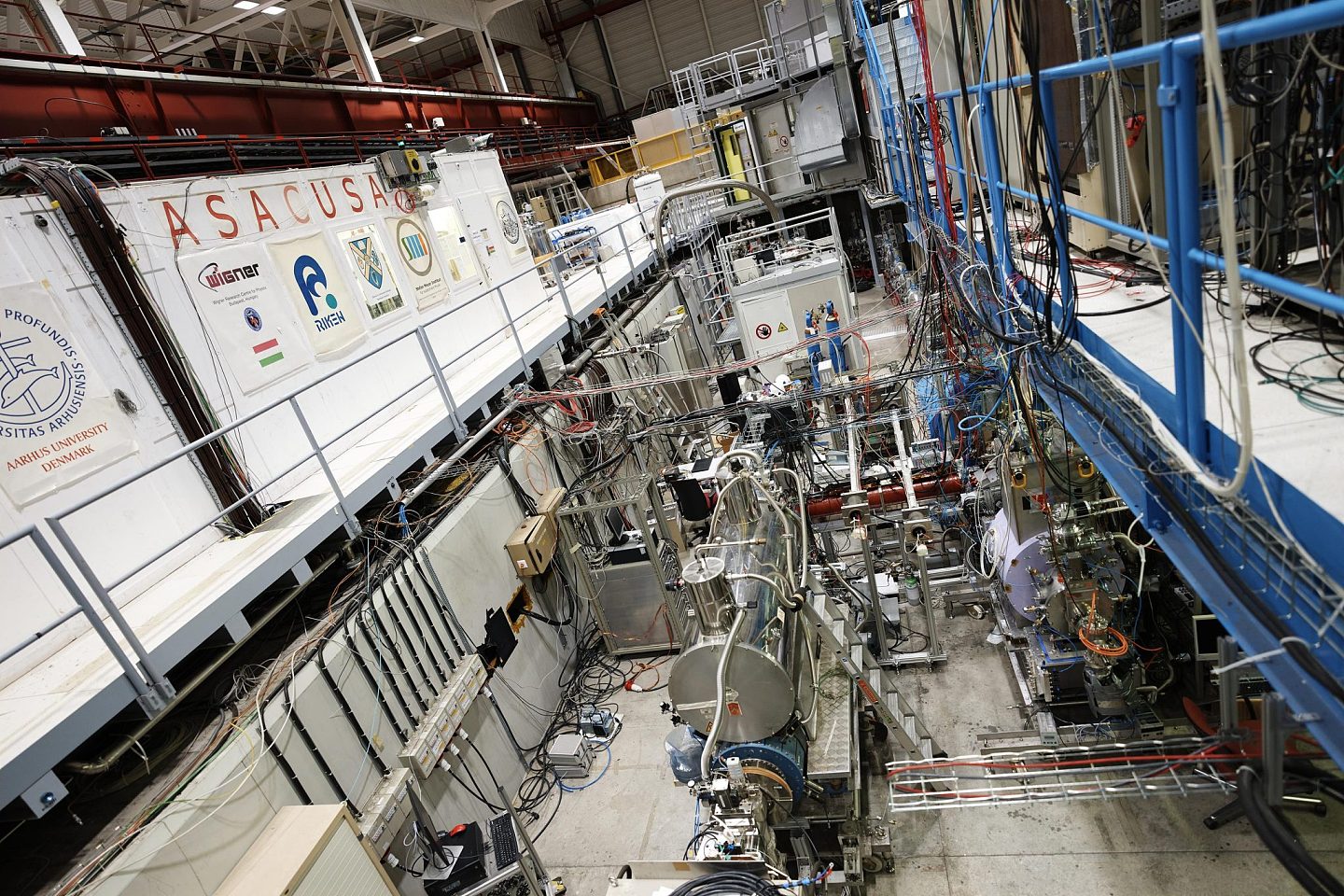 CERN物理学家发现反物质原子的意外行为 - 1