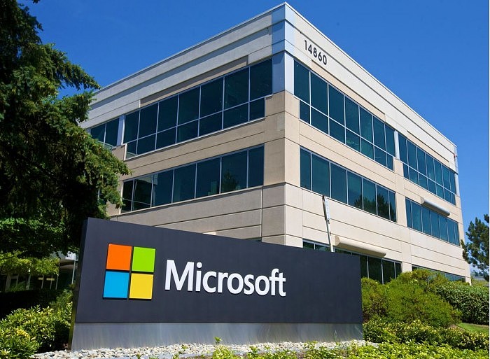 微软正式迈入2万亿美元市值俱乐部 股价两年翻倍 - 2