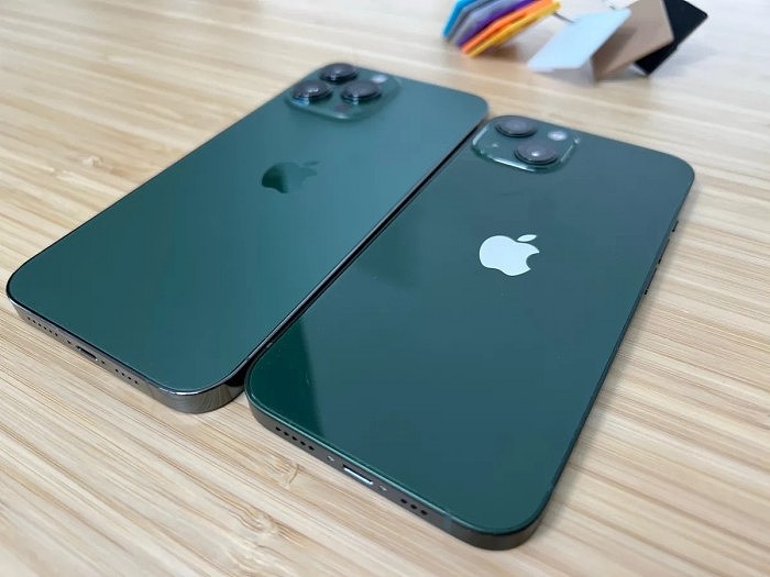iPhone 13全新苍岭绿和绿色真机上手 - 4