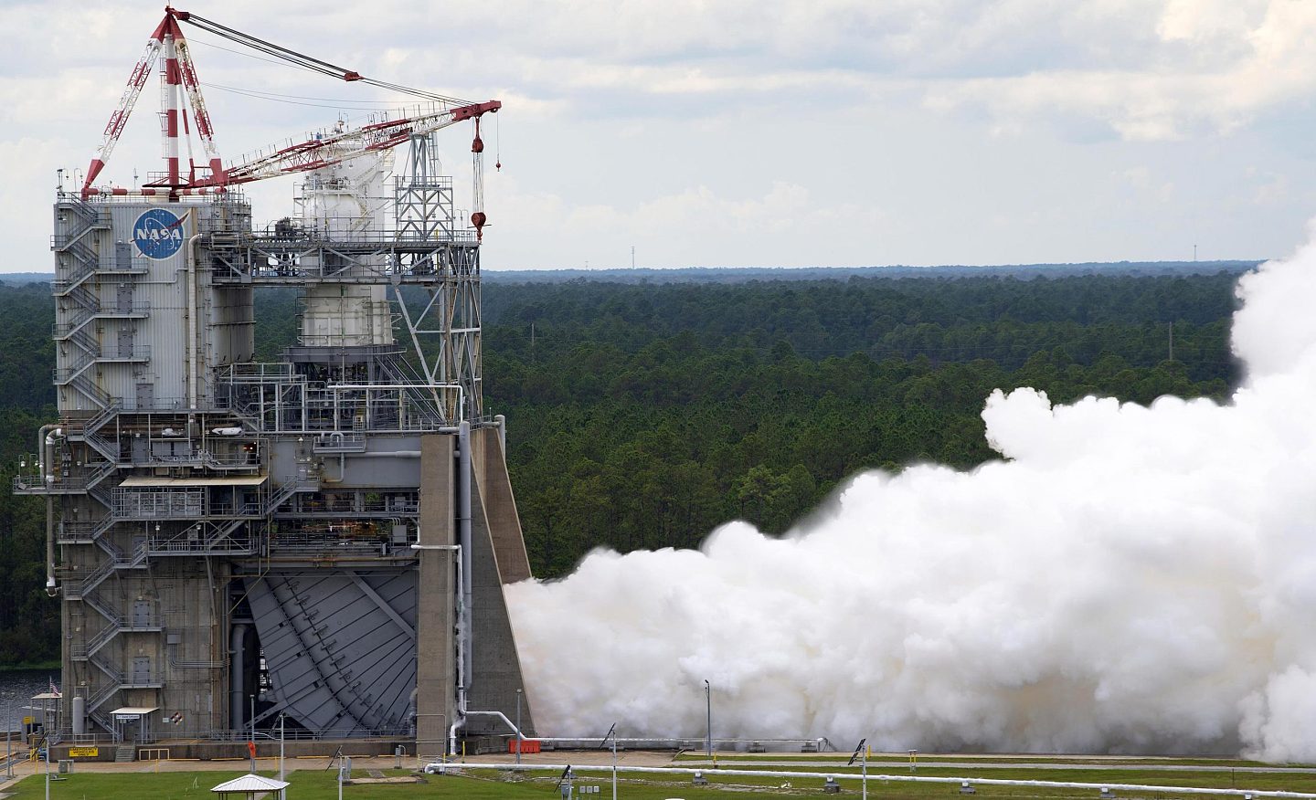 NASA通过SLS火箭发动机系列测试为未来阿特米斯登月任务做好准备 - 1