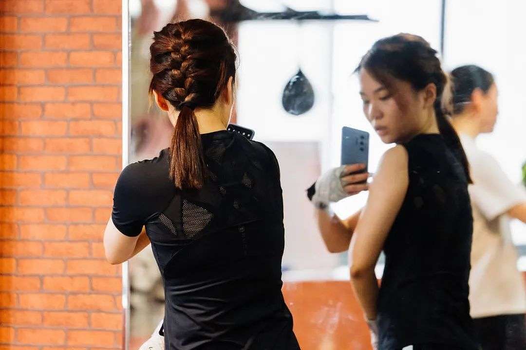 探访上海第一家女子拳击馆：全是性感姐姐，男性免入 - 23