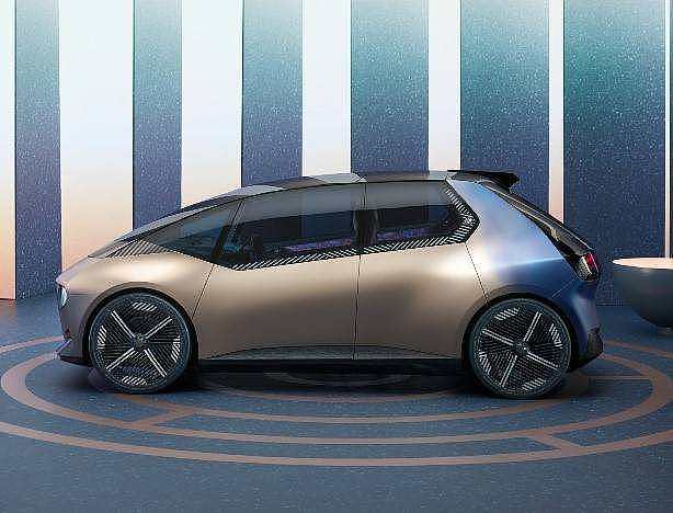 宝马BMW i循环概念车全球首发，未来10年交付1000万辆电动车 - 2