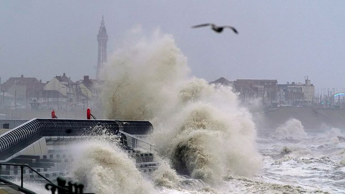 大西洋风暴袭击欧洲多国 已造成至少13人死亡 - 1
