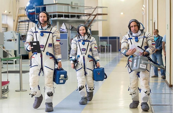 首个俄罗斯太空电影摄制组准备返回地球 - 1