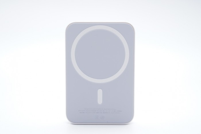 苹果官方首款MagSafe磁吸无线充电宝评测 - 12
