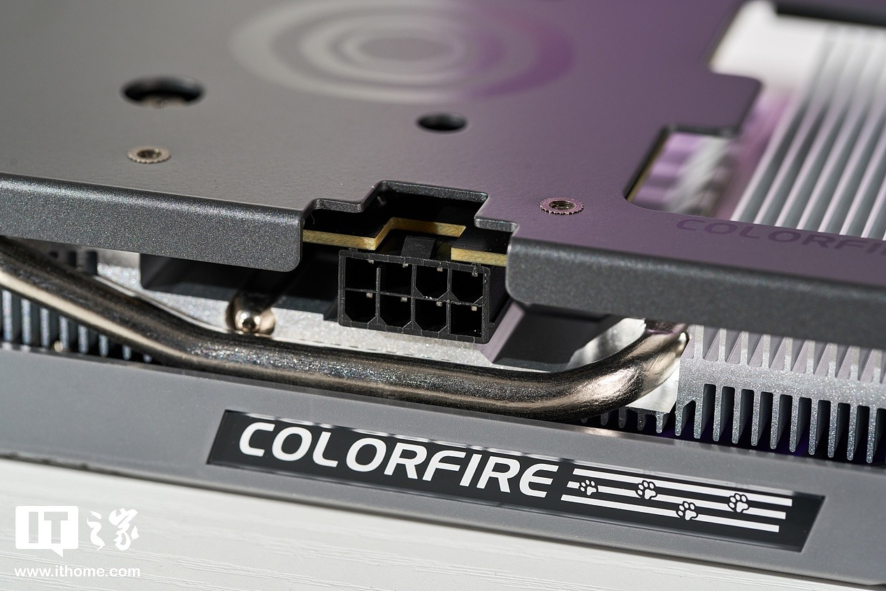 【IT之家开箱】COLORFIRE GeForce RTX 4060 暗影紫 8G开箱：飞镖小蓝猫，又帅又小巧 - 6