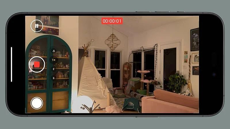 苹果 iOS 18 RC 新特性：可暂停 iPhone 录制视频，方便用户跳切场景 - 1