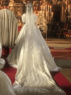 3版《茜茜公主》婚纱造型盘点：时间越久远的，服化道反而越用心 - 10