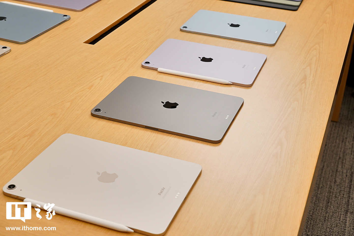 史上最薄苹果设备！IT之家现场实拍上手 2024 款 iPad Pro、iPad Air 系列新品 - 28
