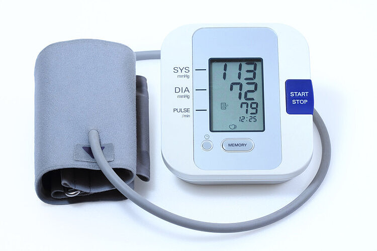 测血压时，测左臂还是右臂？自己给自己测血压靠谱吗？告诉你真相 - 3