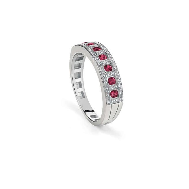 DAMIANI經典Belle Epoque美好年代紅寶石戒指，10萬5000元。（DAMIANI提供）