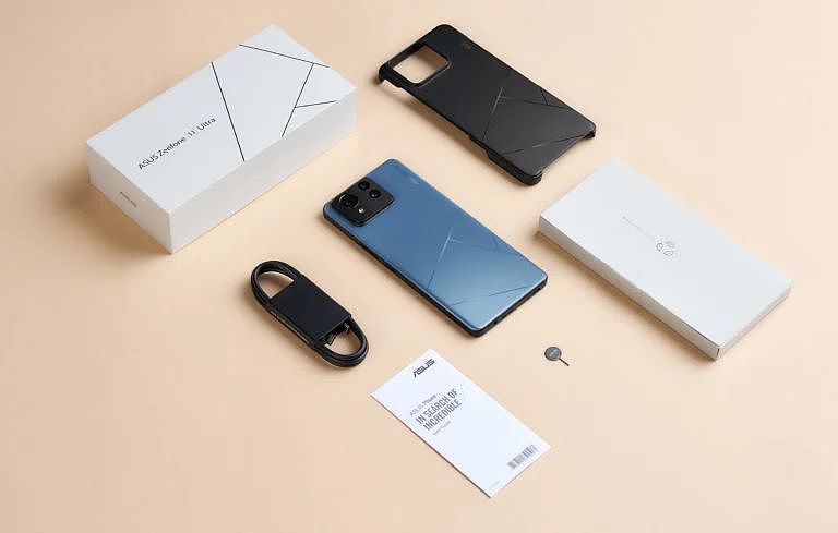 华硕 Zenfone 11 Ultra 手机偷跑：6.78 英寸屏幕、保留 3.5mm 耳机端口 - 3