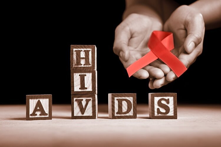 艾滋感染者新冠死亡风险增加2倍，新冠疫情下该如何预防艾滋？ - 1