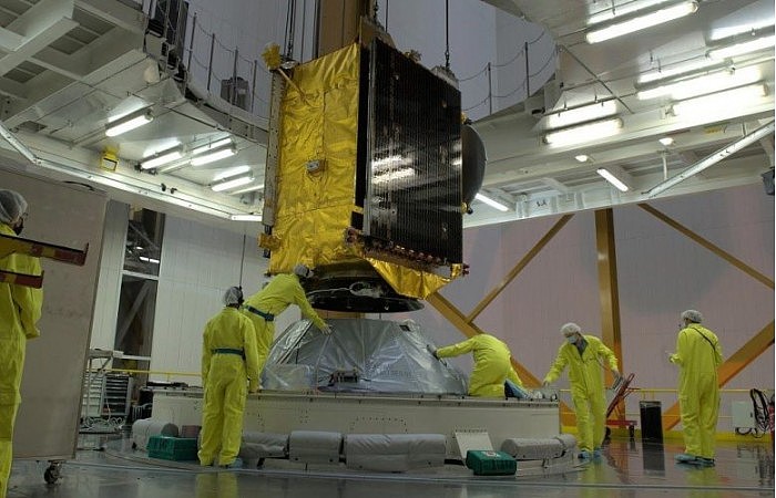 Eutelsat-Quantum-Mated-to-Launcher-777x500.jpg