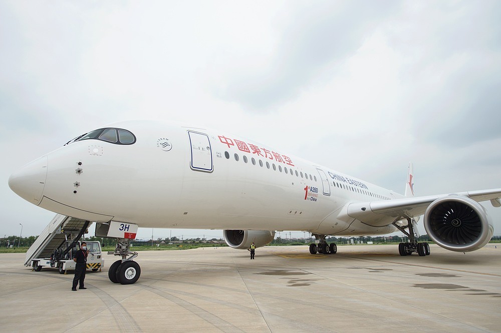 东航在天津接收一架A350飞机 机身上喷涂了这样一行英文 - 2