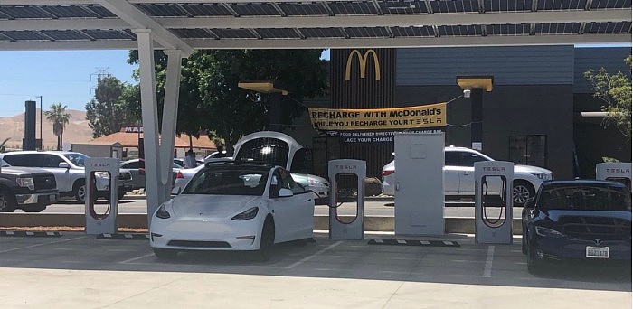 Tesla-Supercharger-McDonalds.jpg