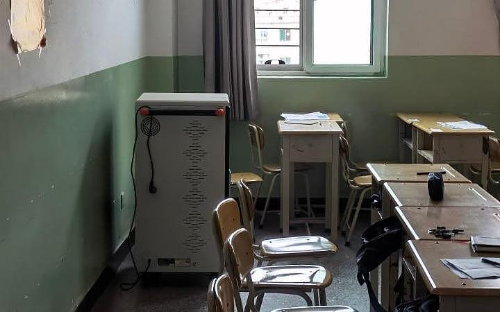 ▲图为太原市某中学教室内的充电柜。图/新华社