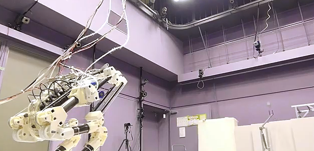 机器人也能打排球了，击球成功率80%，日本东京大学新型气动仿人机器人 - 1