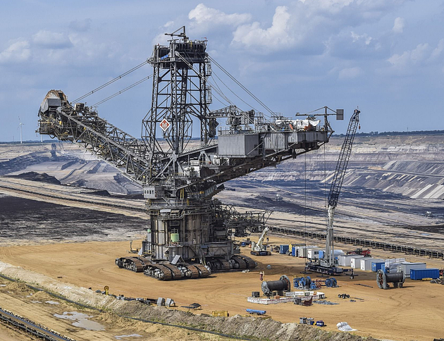 碳酸锂价格逼近50万元大关 新能源产业链抢矿愈演愈烈 - 2