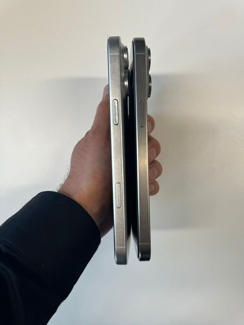 苹果 iPhone 16 Pro Max 机模曝光，对比显示机身尺寸增加 - 3