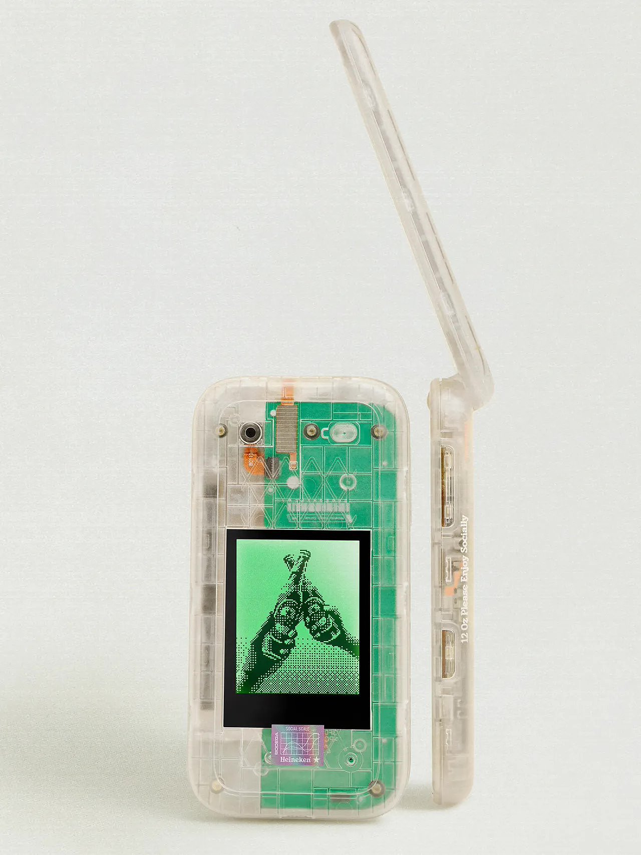 HMD 和喜力推出“无聊手机”：采用透明外壳，主打怀旧风 - 3