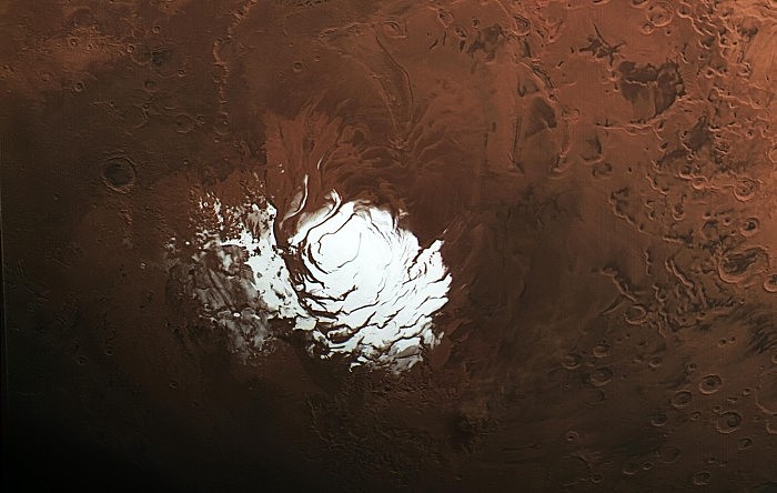 一项研究认为火星南极冰盖下液态水很可能只是火山岩雷达反射造成的幻象 - 1