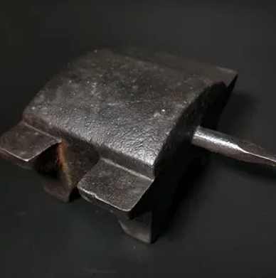 铁链的秘密：打铁铁砧下为什么要用铁链缠绕 - 1
