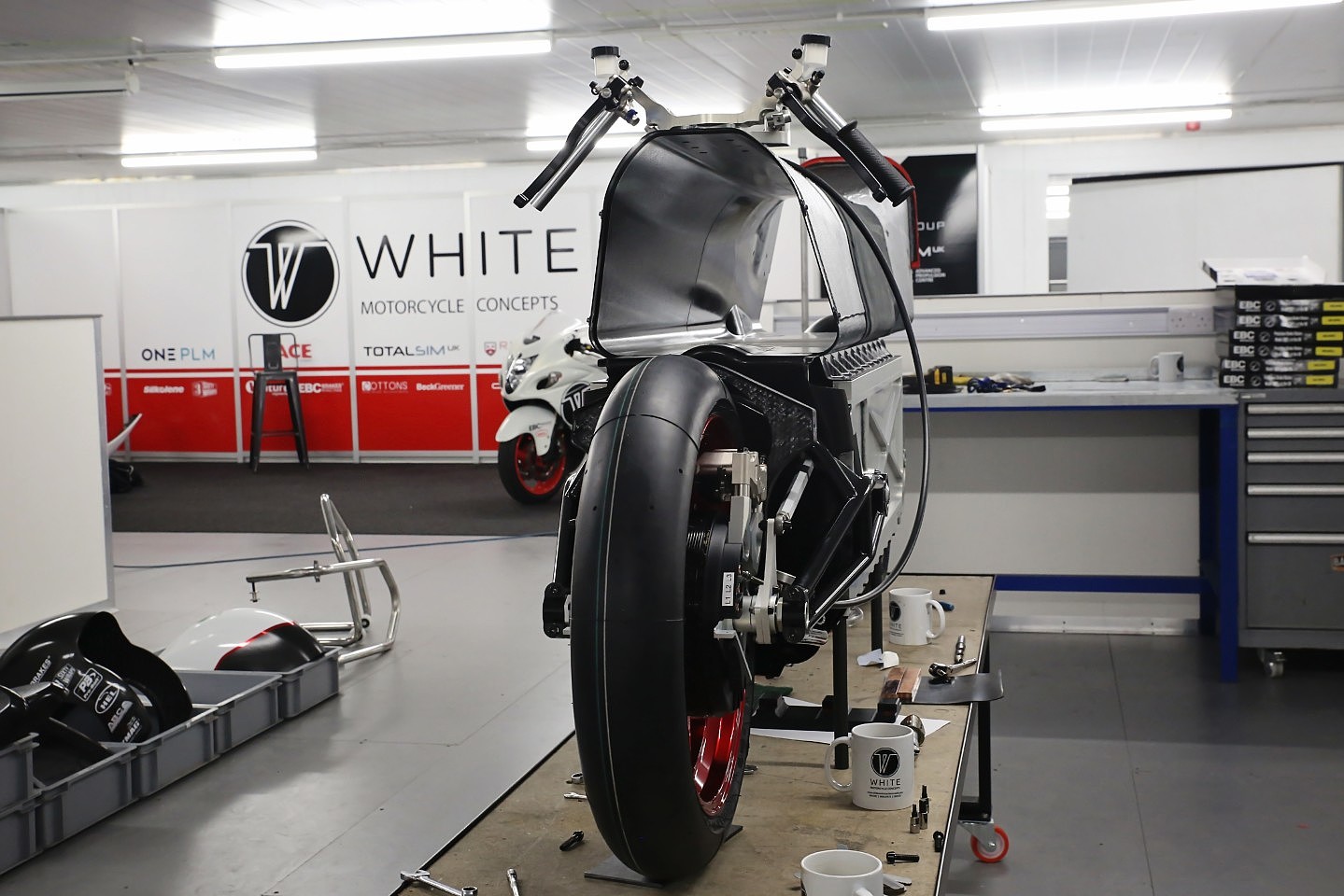 英国公司打造全球最快电动摩托车：采用激进的大洞技术 - 17