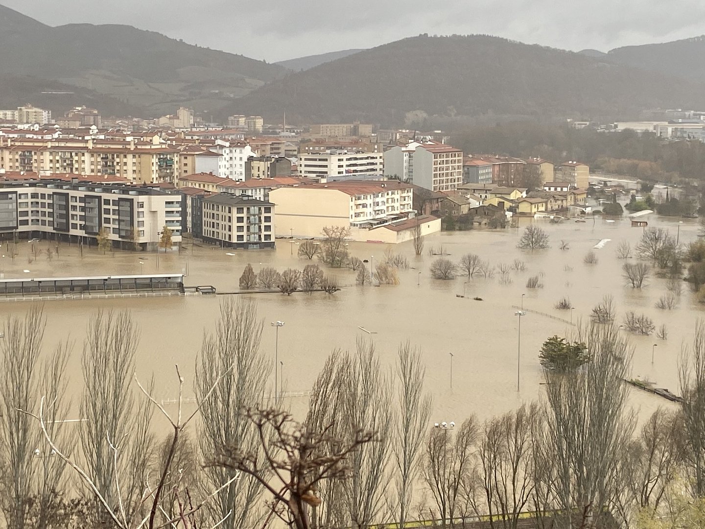 巴萨周末客战对手奥萨苏纳所在城市遭遇洪水，已连续降水超15天 - 1