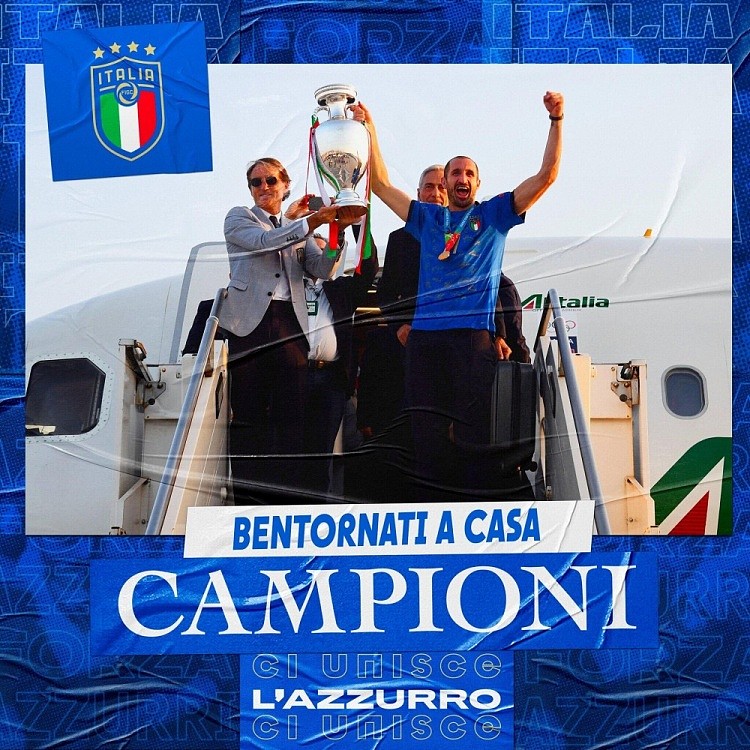 ?来了！意大利队携奖杯抵达罗马 - 1