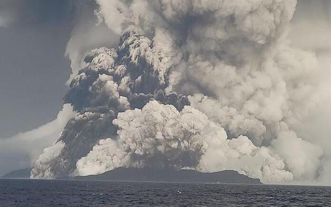 搅动半个地球的汤加火山喷发有多猛？威力堪比1000颗广岛原子弹 - 1
