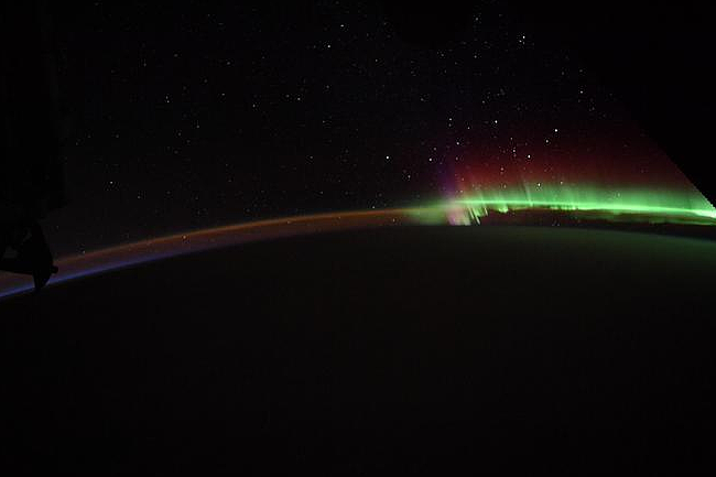NASA宇航员分享壮丽景象：从太空看极光 - 4