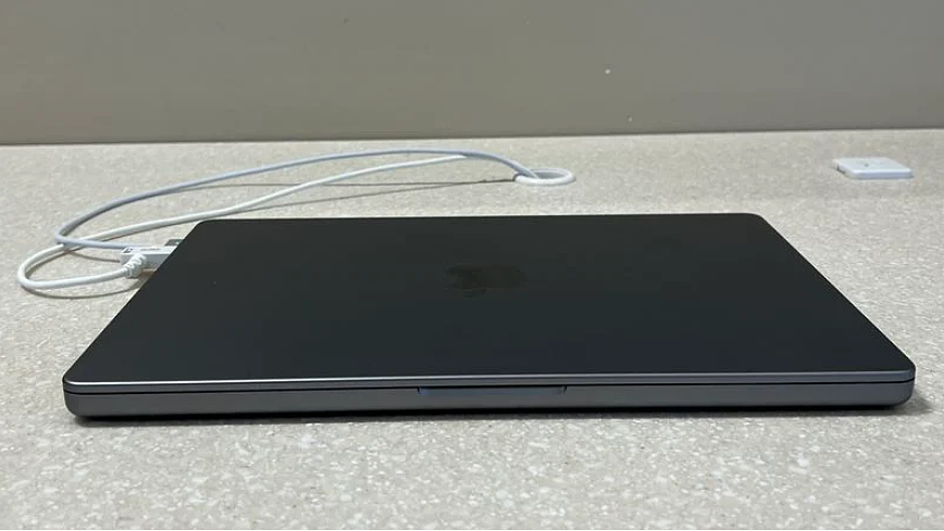 苹果 MacBook Pro 14 英寸 2021“野生版”上手：比预期重，“刘海屏凹槽不是事” - 7