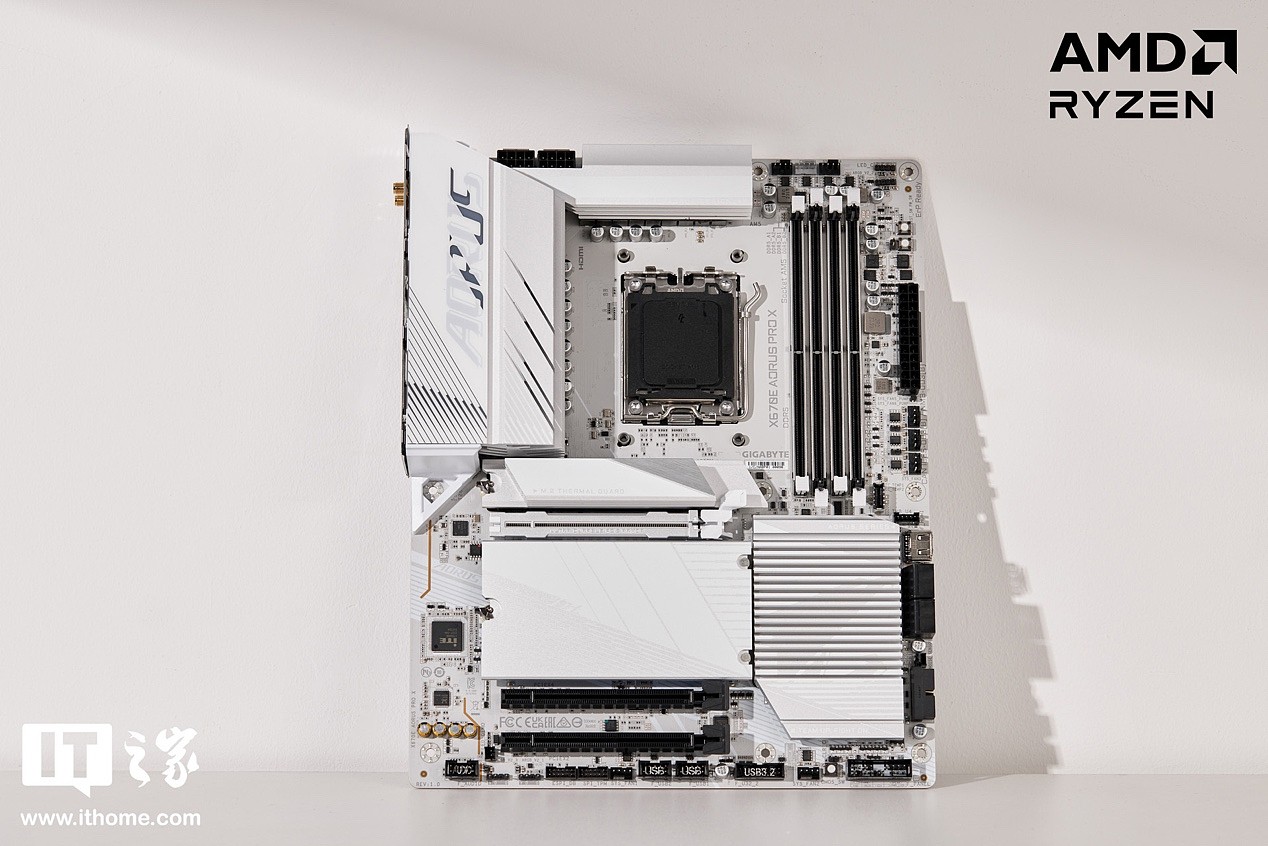 【IT之家开箱】技嘉 X670E AORUS PRO AX 冰雕X主板图赏：AMD平台独一无二的纯白旗舰主板 - 3