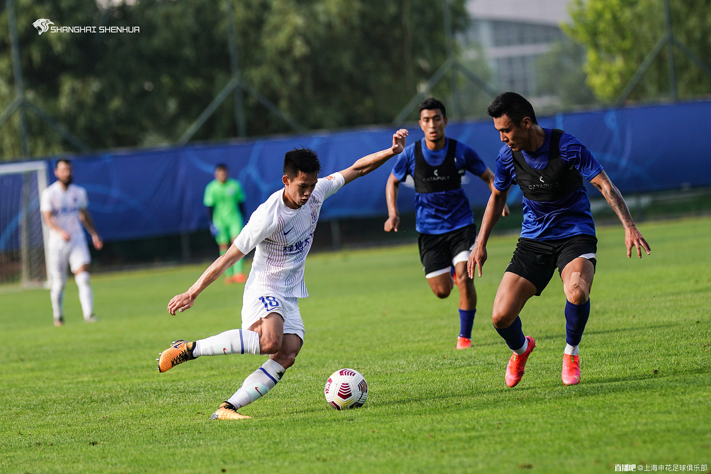 二番战上海申花3-1青岛队  全队顺利完成大连夏训将返沪 - 10