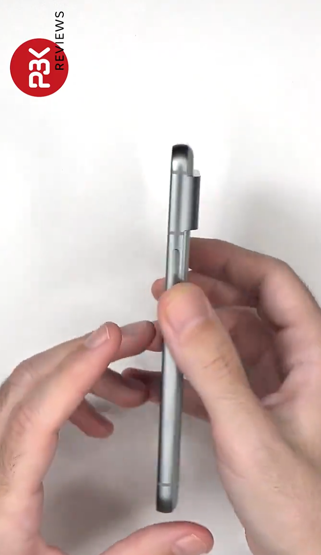 谷歌 Pixel 8 手机首个开箱视频曝光：“防爆盾”造型双摄、双 C 口数据线 - 7