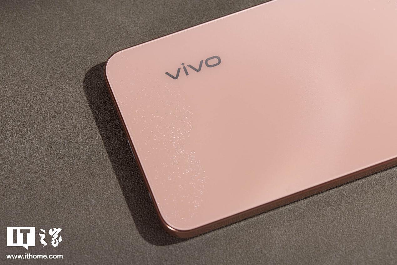 【IT之家开箱】vivo Y37 Pro 手机杏海色图赏：简洁轻灵，色泽清新 - 4