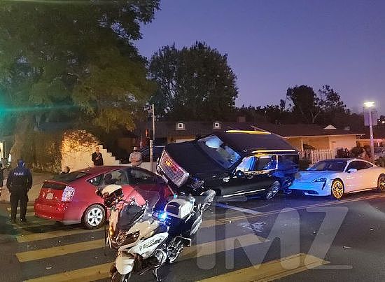 施瓦辛格洛杉矶遭遇车祸 事故造成1女子受伤 - 3