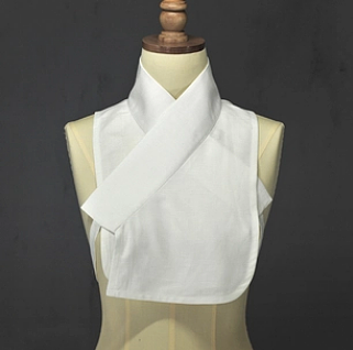 汉服中的护领：一种独特的装饰与实用并重的服饰元素 - 1