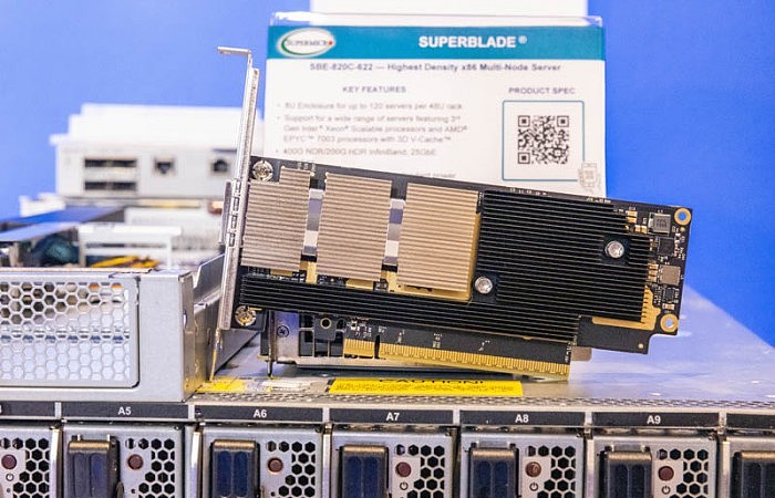 NVIDIA-ConnectX-7-400Gbps-at-ISC-2022-Front.jpg