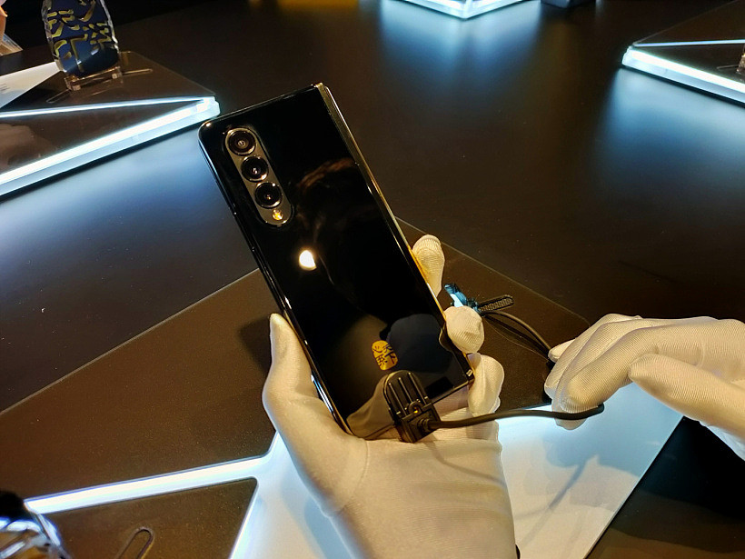 16999 元，“心系天下”三星 W22 5G 手机发布：IPX8 防水折叠屏，附带 S Pen - 5