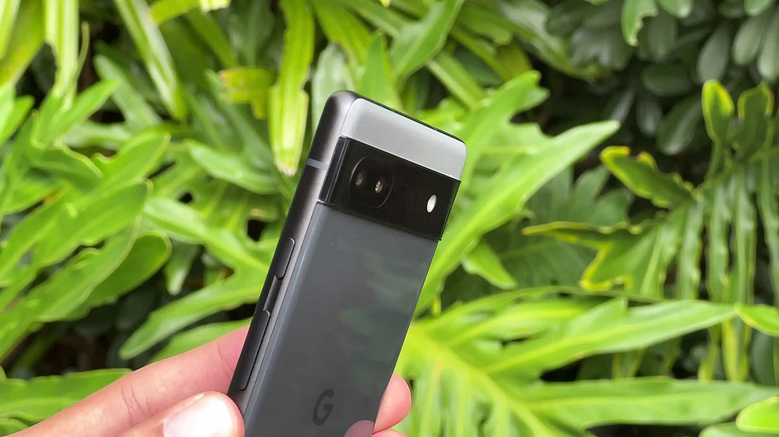 谷歌 Pixel 6a 上手视频流出：采用塑料后壳，7 月 28 日发售 - 1