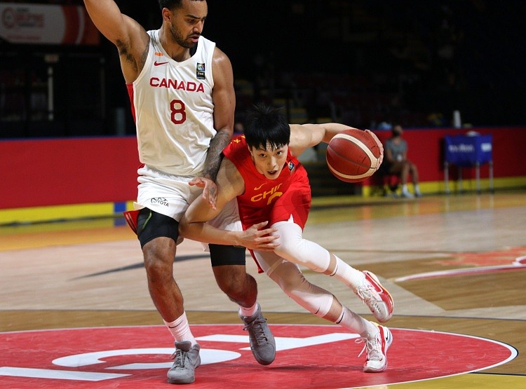 羊城晚报：中国男篮输加拿大仍有亮点 胡明轩表现出色&敢于出手 - 1