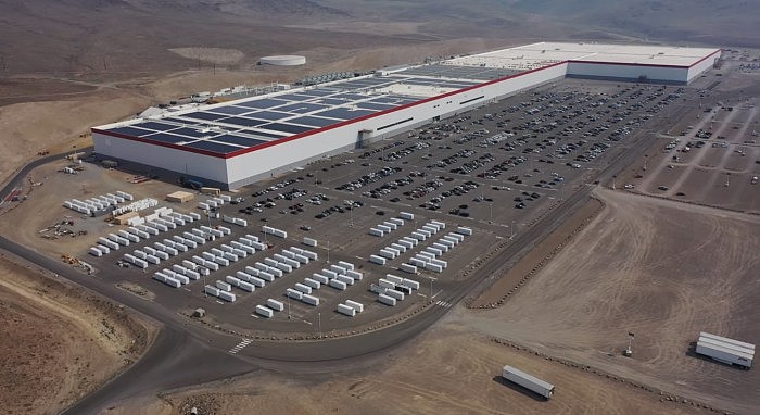 特斯拉内华达超级工厂屋顶太阳能电池板面积扩大 已接近一半 - 1