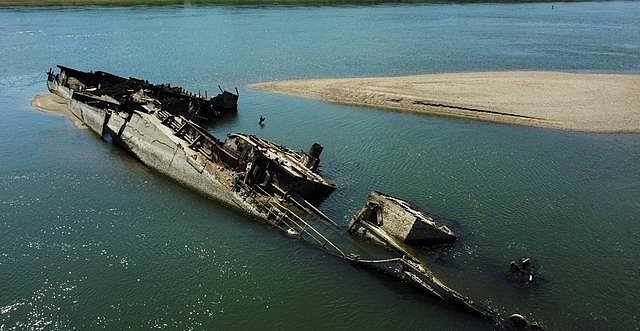 多瑙河水位下降露出二战德国军舰：还有数吨炸药 - 1