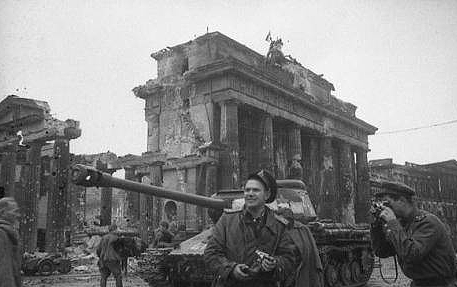 苏联在柏林行动中的平民伤亡：一场战争的悲剧 - 1