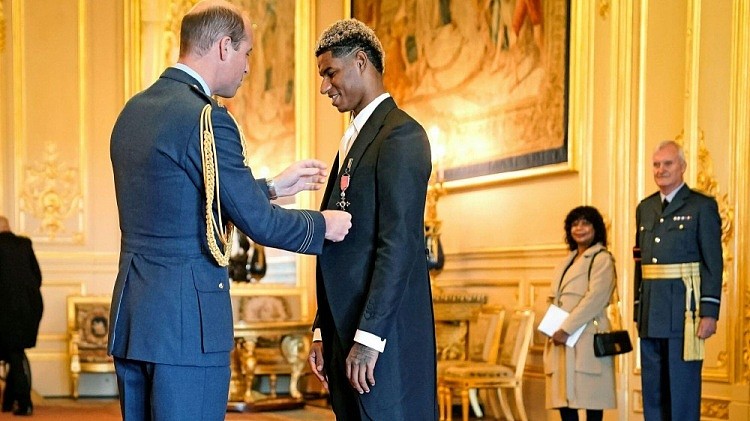 年轻一辈球员的楷模，拉什福德今日被正式授予英国员佐勋章 - 2